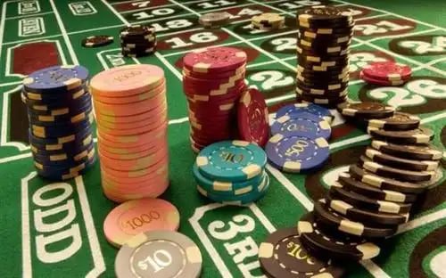 Mobile app interface showing live dealer table layout and game menu